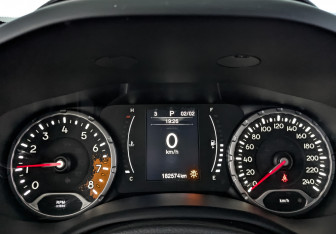 Подержанный автомобиль Jeep Renegade 2018 года (16 фото)
