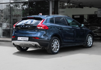 Подержанный автомобиль Volvo V40 Cross Country 2019 года (4 фото)
