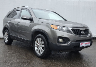 Подержанный автомобиль Kia Sorento 2010 года (3 фото)