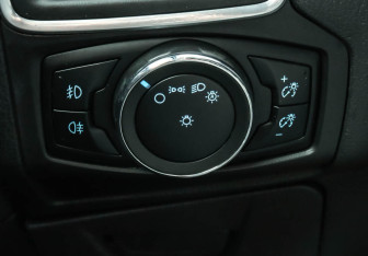 Подержанный автомобиль Ford Focus Hatchback 2013 года (15 фото)