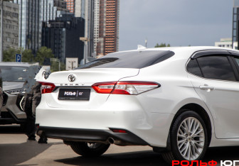 Подержанный автомобиль Toyota Camry Sedan 2019 года (16 фото)
