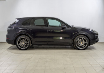 Подержанный автомобиль Porsche Cayenne 2018 года (11 фото)