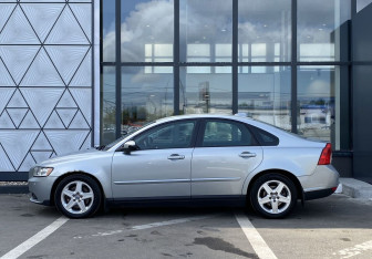 Подержанный автомобиль Volvo S40 2008 года (8 фото)