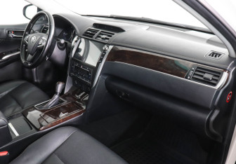 Подержанный автомобиль Toyota Camry Sedan 2017 года (10 фото)