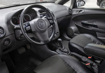 Подержанный автомобиль Opel Corsa 2008 года (16 фото)