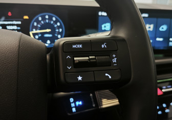 Подержанный автомобиль Hyundai Santa Fe 2023 года (21 фото)