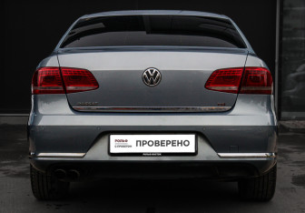 Подержанный автомобиль Volkswagen Passat Sedan 2012 года (5 фото)