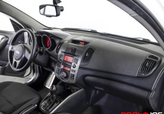 Подержанный автомобиль Kia Cerato Sedan 2010 года (9 фото)