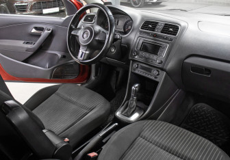 Подержанный автомобиль Volkswagen Polo Sedan 2013 года (11 фото)