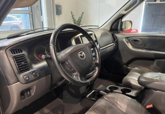 Подержанный автомобиль Mazda Tribute 2003 года (8 фото)