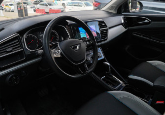 Подержанный автомобиль Jetta VS5 2022 года (12 фото)