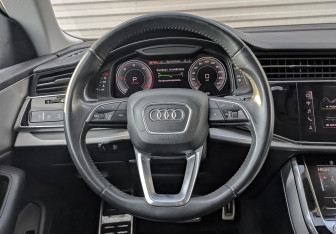 Подержанный автомобиль Audi Q8 2019 года (22 фото)