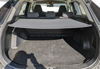 Подержанный автомобиль Toyota RAV4 2021 года (10 фото)