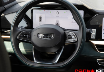 Подержанный автомобиль Geely Monjaro 2023 года (13 фото)