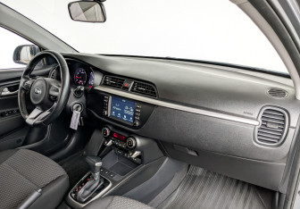 Подержанный автомобиль Kia Rio Hatchback 2019 года (11 фото)