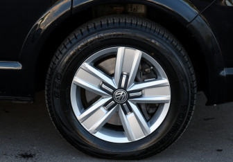 Подержанный автомобиль Volkswagen Multivan 2019 года (27 фото)