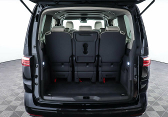 Подержанный автомобиль Volkswagen Multivan 2022 года (22 фото)