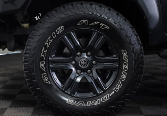 Подержанный автомобиль Toyota Hilux 2022 года (19 фото)