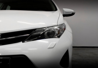 Подержанный автомобиль Toyota Auris Hatchback 2013 года (17 фото)