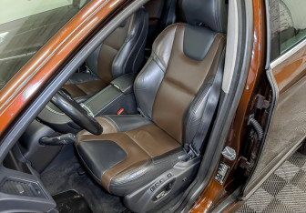 Подержанный автомобиль Volvo XC60 2014 года (20 фото)