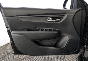 Подержанный автомобиль Kia Rio Hatchback 2020 года (19 фото)