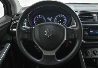 Подержанный автомобиль Suzuki SX4 Hatchback 2021 года (6 фото)