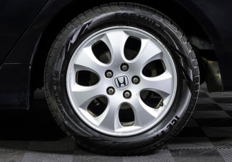 Подержанный автомобиль Honda Accord Sedan 2006 года (21 фото)