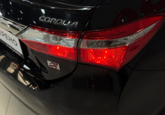 Подержанный автомобиль Toyota Corolla Sedan 2013 года (15 фото)