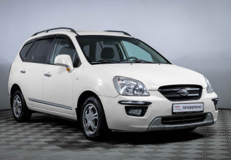 Подержанный автомобиль Kia Carens 2009 года (3 фото)