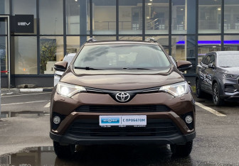 Подержанный автомобиль Toyota RAV4 2016 года (2 фото)