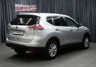 Подержанный автомобиль Nissan X-Trail 2015 года (5 фото)