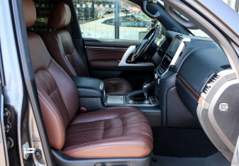 Подержанный автомобиль Toyota Land Cruiser Suv 2019 года (11 фото)