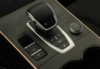 Подержанный автомобиль Omoda C5 2024 года (15 фото)