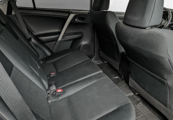 Подержанный автомобиль Toyota RAV4 2014 года (18 фото)
