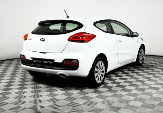 Подержанный автомобиль Kia Ceed Hatchback 2013 года (5 фото)