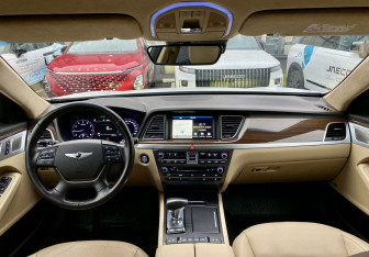 Подержанный автомобиль Genesis G80 2017 года (12 фото)