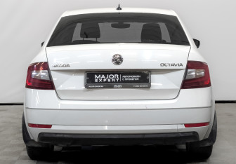 Подержанный автомобиль Skoda Octavia Liftback 2018 года (6 фото)