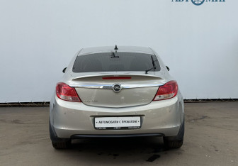 Подержанный автомобиль Opel Insignia Sedan 2011 года (6 фото)
