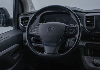 Подержанный автомобиль Citroen SpaceTourer 2018 года (16 фото)