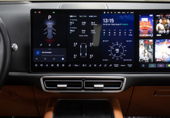 Подержанный автомобиль LiXiang L9 2023 года (15 фото)