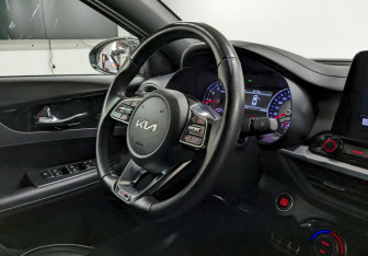 Подержанный автомобиль Kia Cerato Sedan 2021 года (23 фото)
