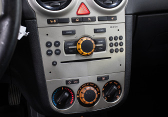 Подержанный автомобиль Opel Corsa 2007 года (18 фото)