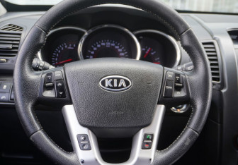Подержанный автомобиль Kia Sorento 2011 года (14 фото)