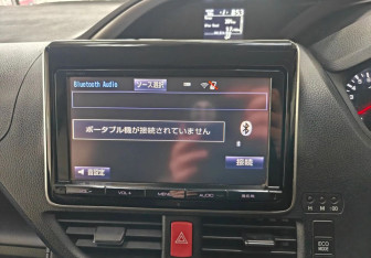 Подержанный автомобиль Toyota Voxy Minivan 2015 года (11 фото)