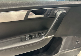 Подержанный автомобиль Volkswagen Passat Sedan 2012 года (18 фото)