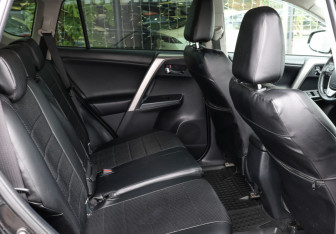 Подержанный автомобиль Toyota RAV4 2018 года (12 фото)