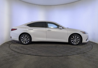 Подержанный автомобиль Lexus ES 2021 года (4 фото)