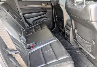 Подержанный автомобиль Jeep Grand Cherokee 2016 года (12 фото)