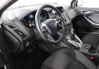Подержанный автомобиль Ford Focus Sedan 2012 года (9 фото)