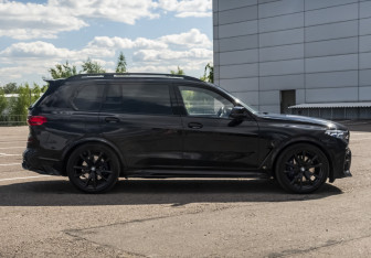 Подержанный автомобиль BMW X7 2019 года (5 фото)
